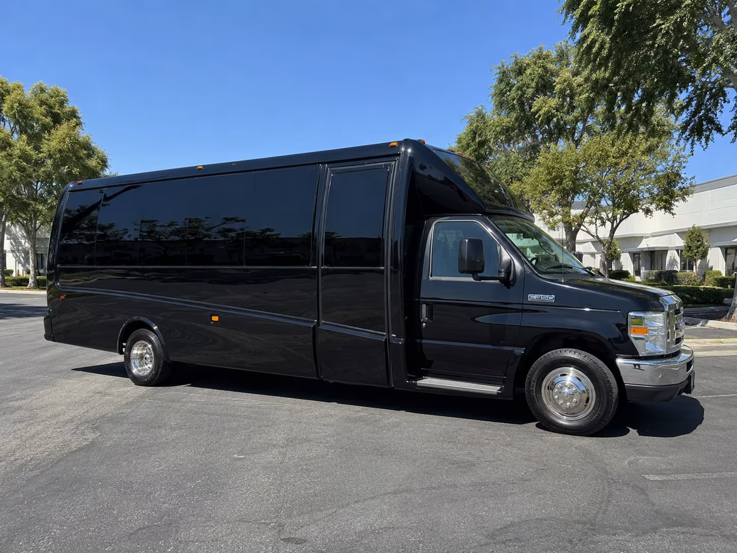 farmington hills bus rentals