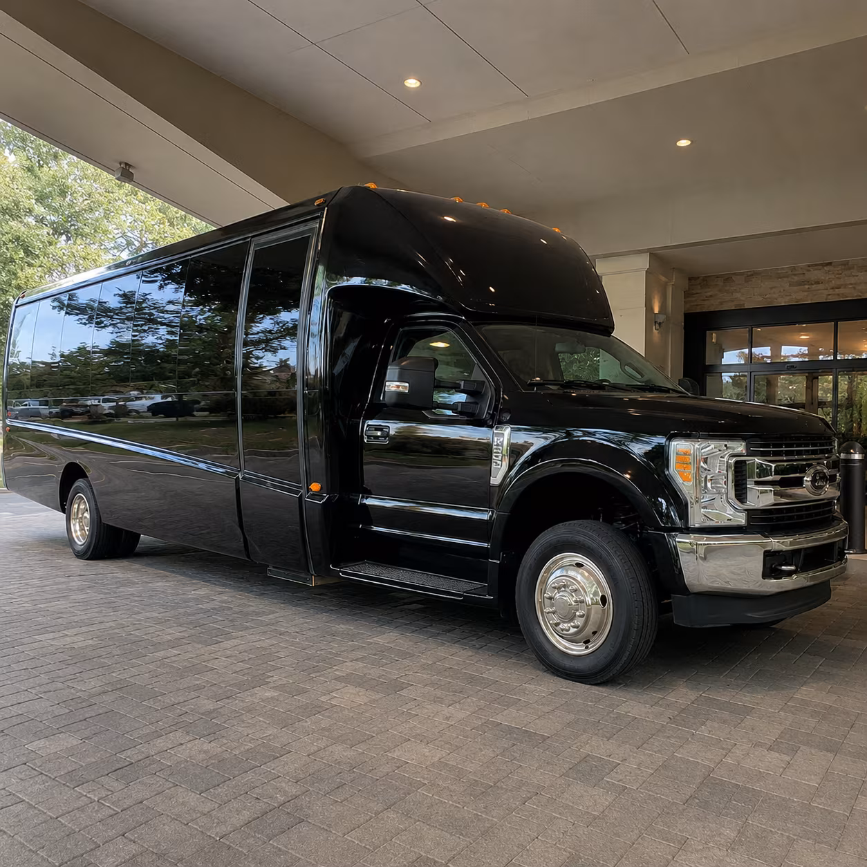 farmington hills private shuttles for wedding pickups and drop offs in farmington hills