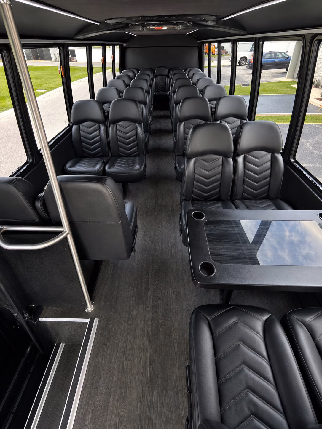 southfield get the whole group to the dance with southfield prom transportation